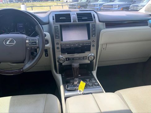 Used 2019 Lexus GX 460 Luxury AWD/4WD image 7