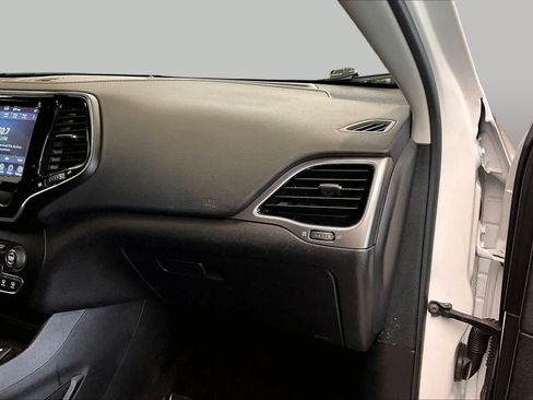 Used 2020 Jeep Cherokee Limited FWD image 18