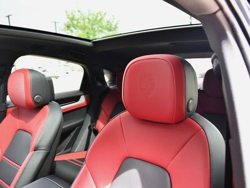 Certified 2025 Porsche Cayenne image 43