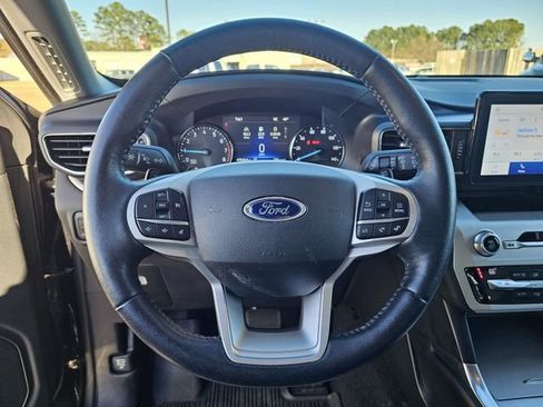 Used 2021 Ford Explorer XLT w/ Equipment Group 202A image 23