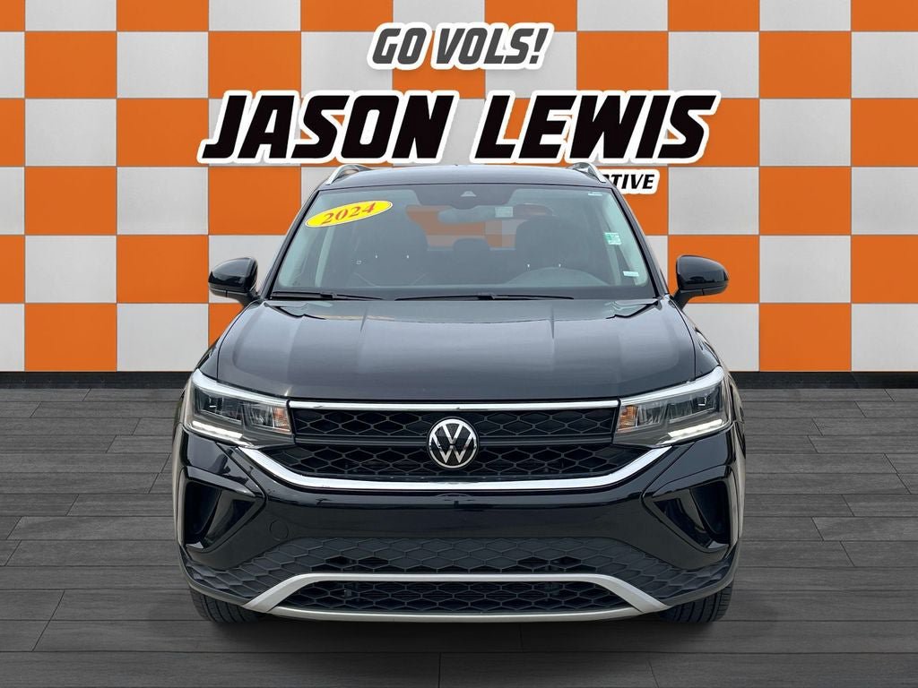 Used 2024 Volkswagen Taos SE FWD image 8