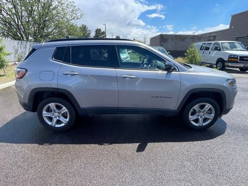 Used 2023 Jeep Compass Latitude AWD/4WD image 10