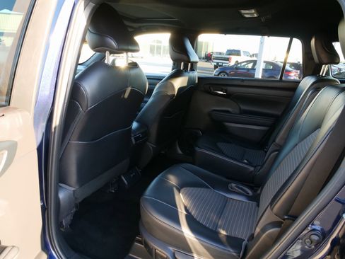 Used 2021 Toyota Highlander XSE image 15