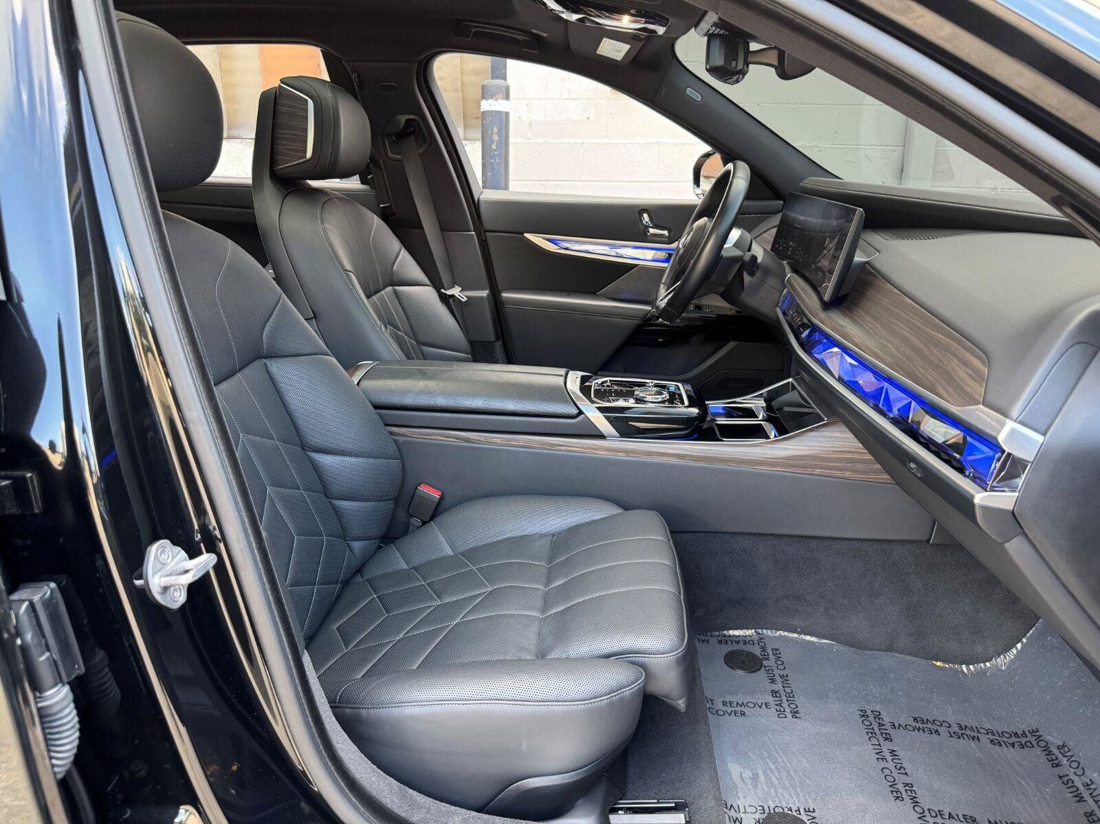 Used 2024 BMW i7 eDrive50 w/ M Sport Package RWD image 16