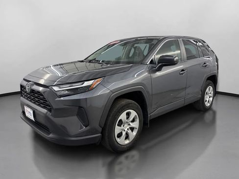 Used 2023 Toyota RAV4 LE AWD/4WD image 4