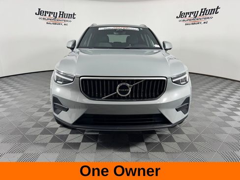 Used 2024 Volvo XC40 B5 Core image 5