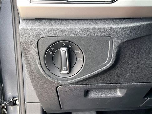 Used 2023 Volkswagen Atlas Cross Sport SE FWD image 34