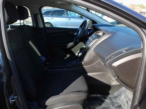 Used 2018 Ford Focus SE image 29