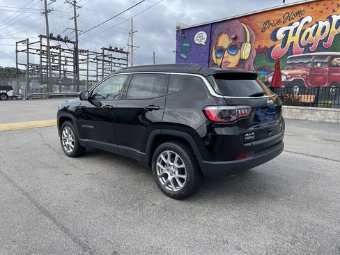 Certified 2023 Jeep Compass Latitude AWD/4WD image 3