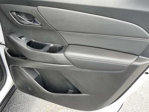 Certified 2023 Chevrolet Traverse LT FWD image 10
