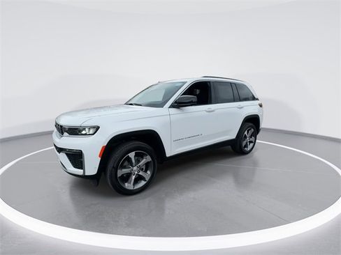 New 2026 Jeep Grand Cherokee Limited w/ Luxury Tech Group II image 4