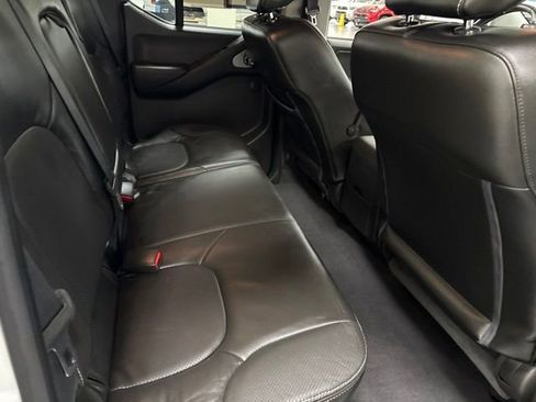 Used 2020 Nissan Frontier PRO-4X w/ Pro-4x Utility Package AWD/4WD image 12
