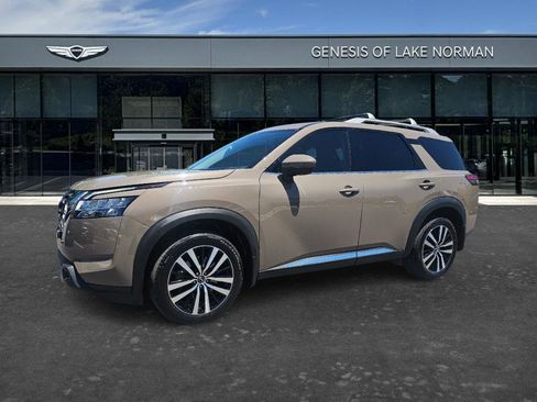 Used 2024 Nissan Pathfinder Platinum AWD/4WD image 1