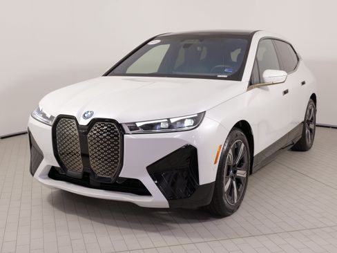 Used 2023 BMW iX xDrive50 w/ Premium Package AWD/4WD image 4