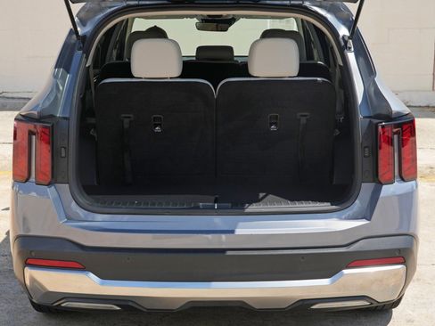 Used 2024 Kia Sorento S FWD image 9
