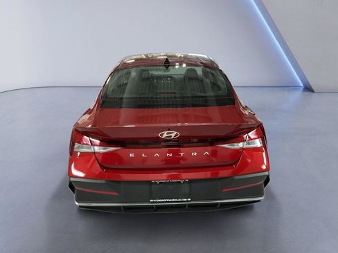 Certified 2025 Hyundai Elantra SE FWD image 5