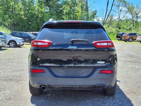 Used 2018 Jeep Cherokee Latitude FWD image 5