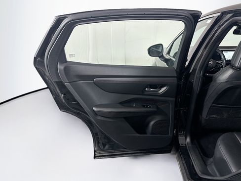 Used 2023 Nissan Ariya FWD image 27