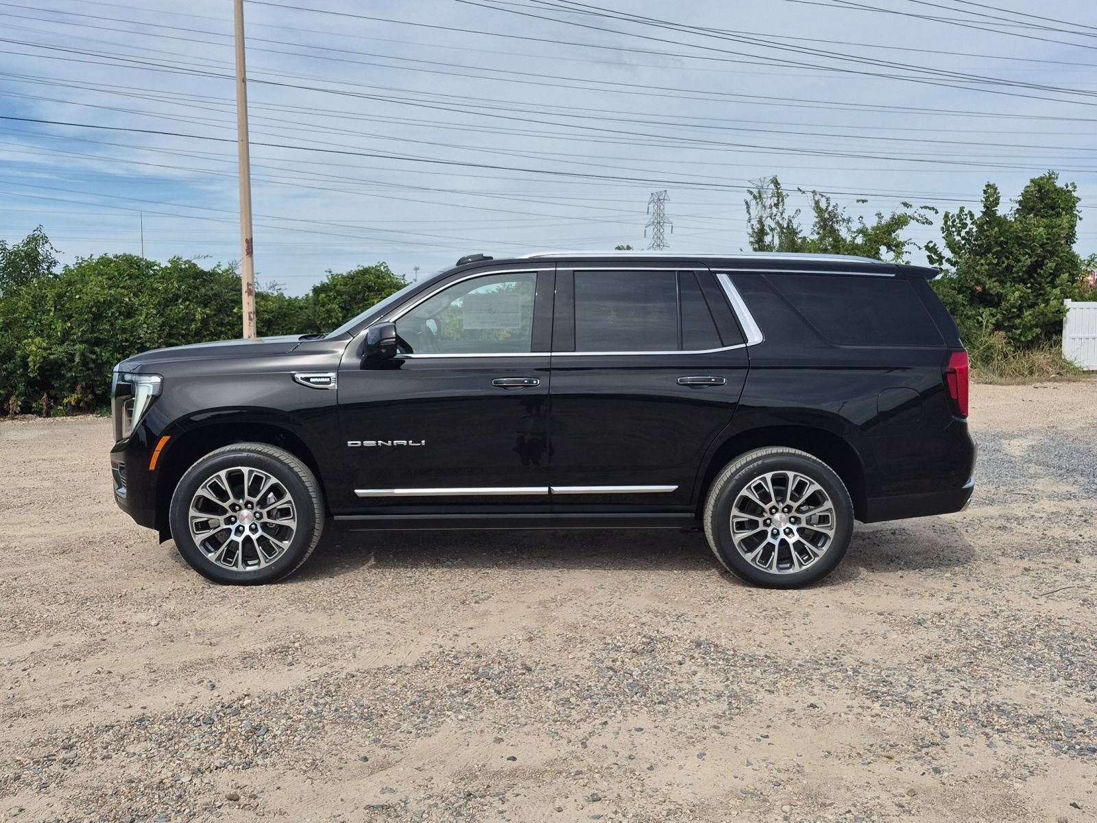 New 2026 GMC Yukon Denali w/ Denali Reserve Package AWD/4WD image 2