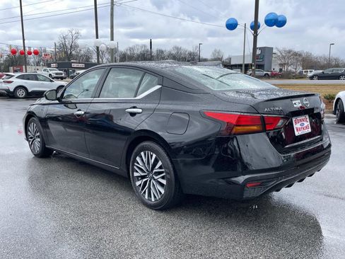 Used 2025 Nissan Altima 2.5 SV image 6