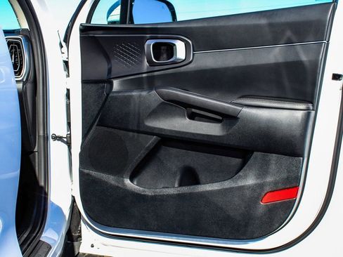 Used 2024 Kia Sorento S image 13