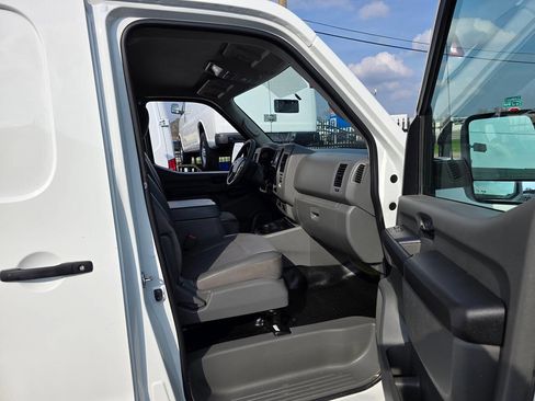 Used 2021 Nissan NV 2500 SV image 15