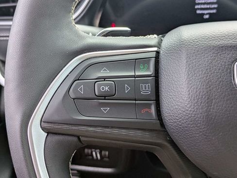 Used 2025 Jeep Grand Cherokee Altitude AWD/4WD image 25