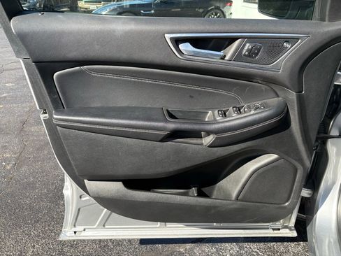 Used 2023 Ford Edge Titanium image 10