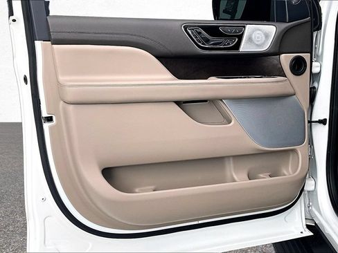 Used 2024 Lincoln Navigator Reserve AWD/4WD image 20