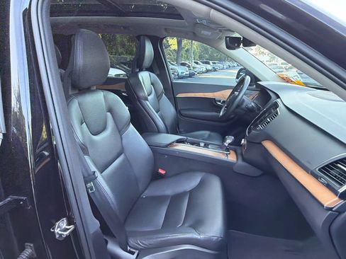Used 2022 Volvo XC90 T6 Momentum w/ Climate Package AWD/4WD image 19
