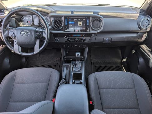 Used 2016 Toyota Tacoma TRD Sport RWD image 4
