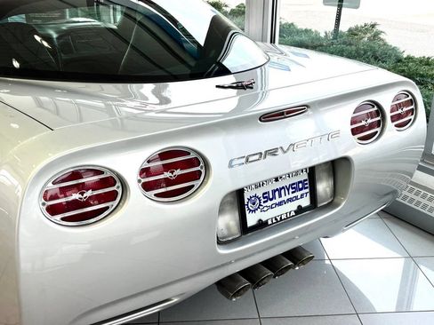 Used 1998 Chevrolet Corvette Coupe w/ Memory Pkg RWD image 7