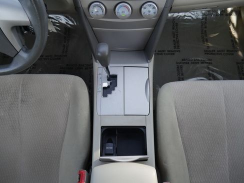 Used 2010 Toyota Camry LE FWD image 34