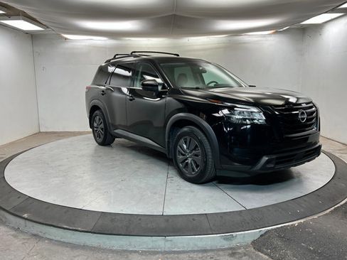 Used 2022 Nissan Pathfinder SV w/ SV Black Package image 7