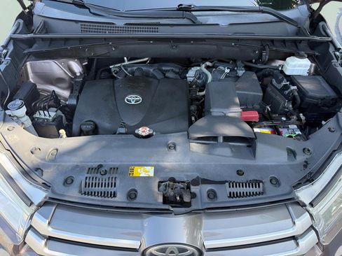 Used 2019 Toyota Highlander XLE FWD image 43