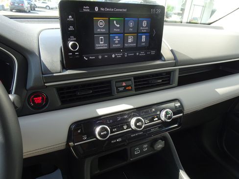 Used 2025 Honda Pilot EX-L image 19