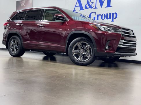 Used 2019 Toyota Highlander Limited Platinum image 3