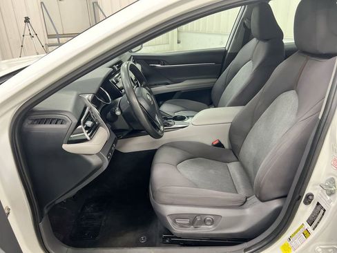 Used 2020 Toyota Camry LE image 19