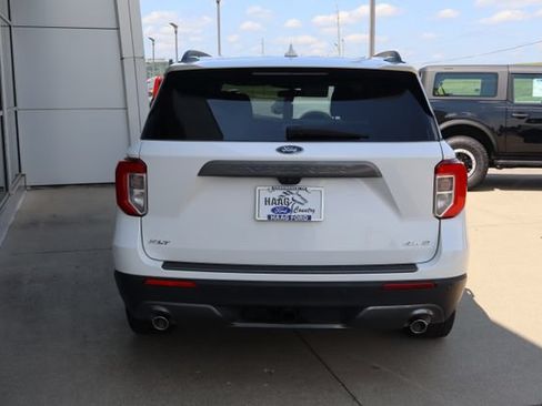 Used 2023 Ford Explorer XLT w/ Equipment Group 202A AWD/4WD image 4