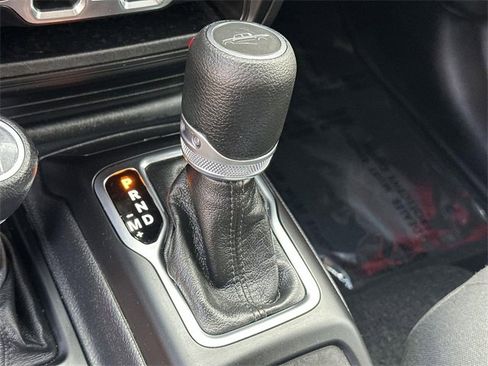 Used 2021 Jeep Gladiator Sport image 14