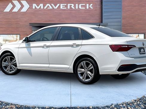 Used 2024 Volkswagen Jetta SE FWD image 4