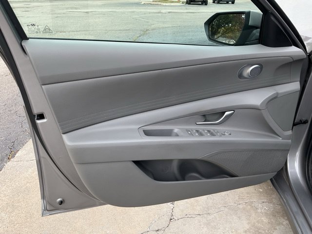 Used 2024 Hyundai Elantra SE FWD image 15