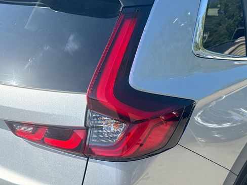 Used 2025 Honda CR-V LX image 27