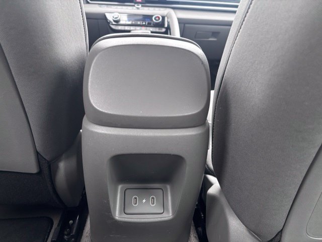 Used 2025 Hyundai Elantra SEL FWD image 42