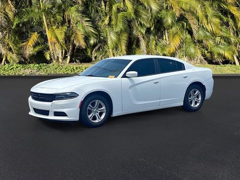 Used 2019 Dodge Charger SXT w/ Cold Weather Package RWD image 4