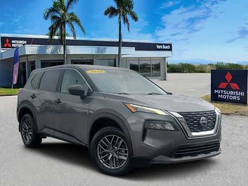 Used 2023 Nissan Rogue S image 1