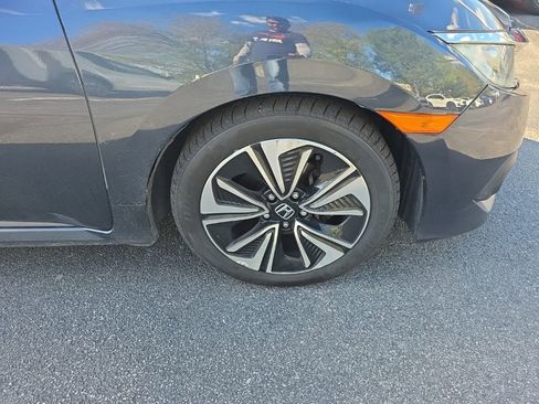 Used 2018 Honda Civic EX-T image 9