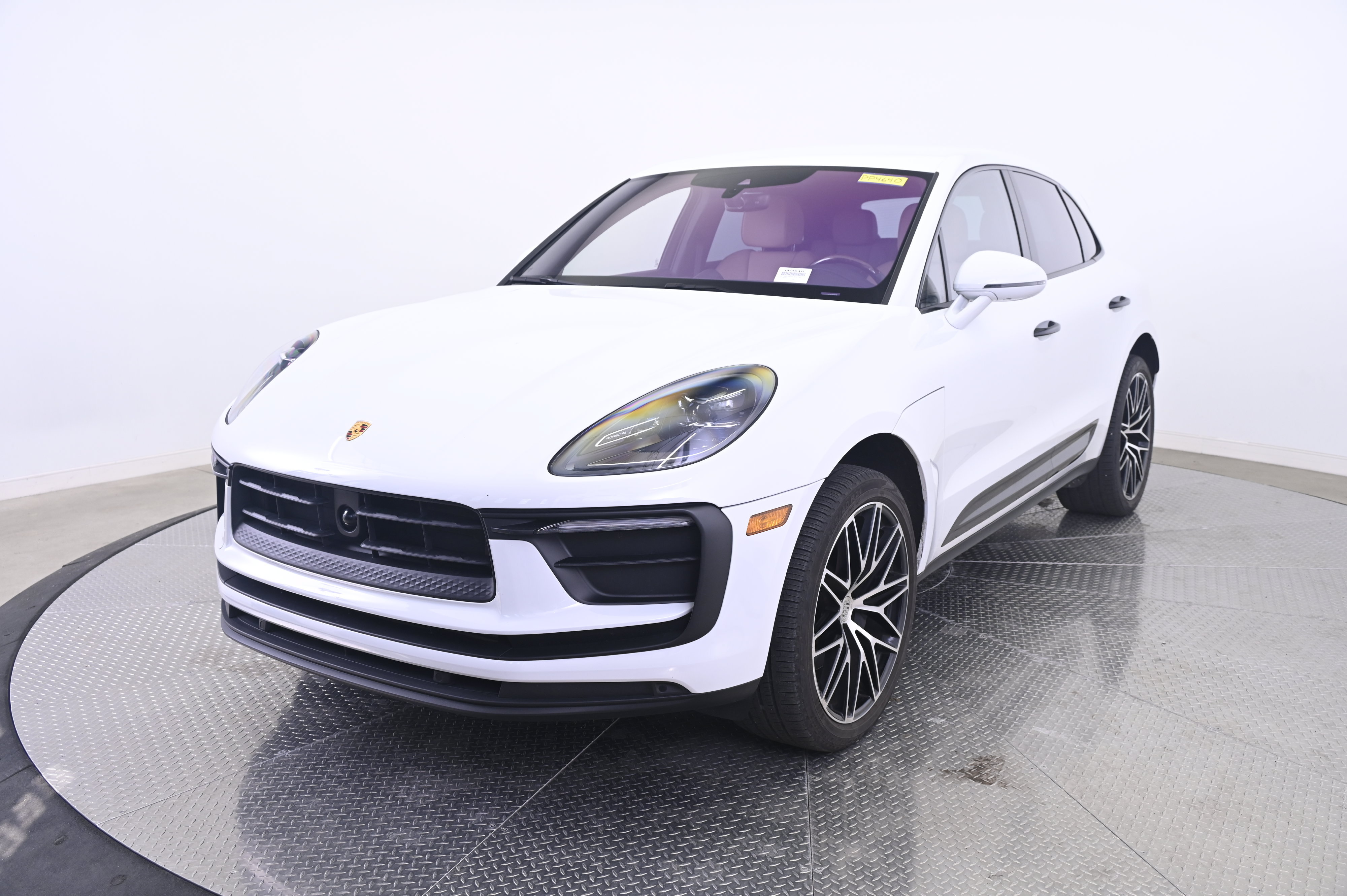 Certified 2024 Porsche Macan AWD/4WD image 1