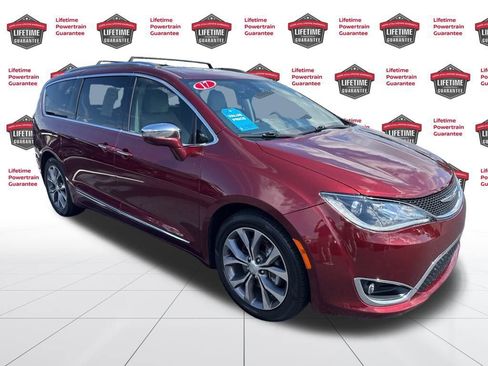 Used 2017 Chrysler Pacifica Limited image 3