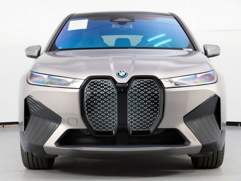 Used 2024 BMW iX xDrive50 w/ Sport Package image 7